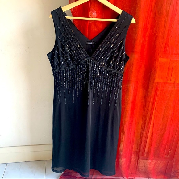 High end Laura K black sequin midi gown (16) - Picture 4 of 10